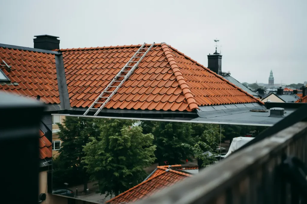 montering av takstege p bostadshus i s dermalm stockholm