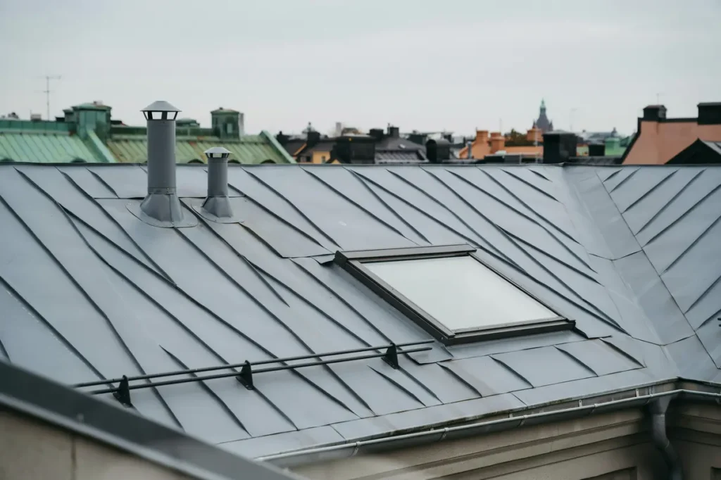 pl tbeslag kring takf nster och genomf ringar p kontorshus i s dermalm stockholm