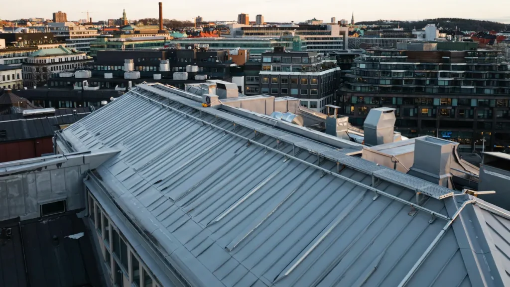 takbrygga installerad p kontorsfastighet i s dermalm stockholm